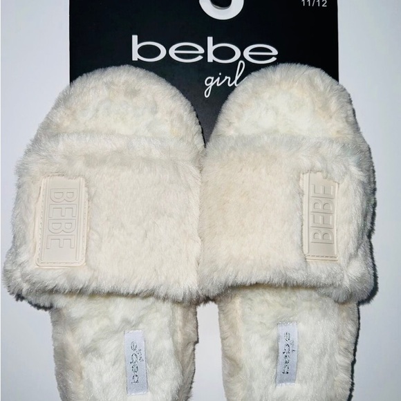bebe Girls' Plush Slippers - Cream Fits size 13/1
NWT - Picture 3 of 5